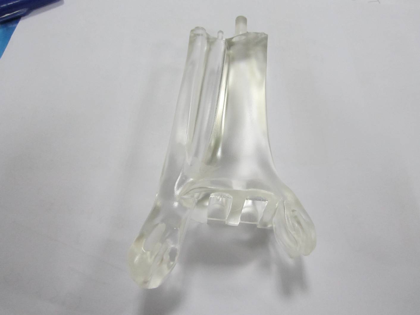 致天講解：水晶ab膠固化后看到固化塊里面有一絲絲的現(xiàn)象什么原因？